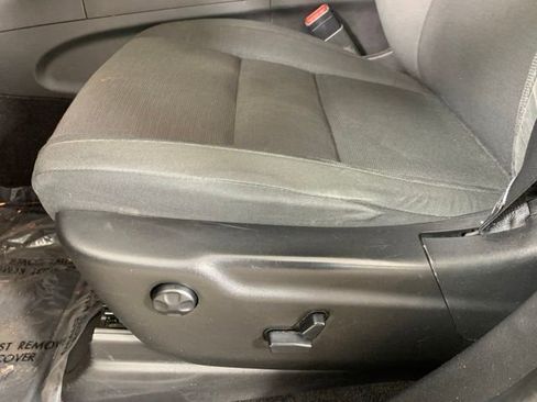 Used 2011 Jeep Grand Cherokee Laredo w/ Security & Convenience Group AWD/4WD image 7