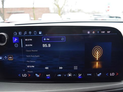 Used 2024 Chevrolet Traverse LT w/ Trailering Package FWD image 33