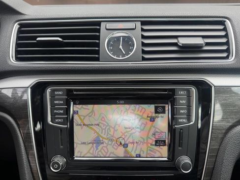 Used 2017 Volkswagen Passat 1.8T SEL Premium image 27