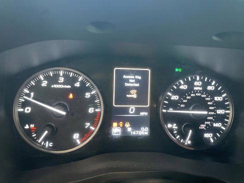 Used 2024 Subaru Ascent Premium w/ Convenience Package image 9