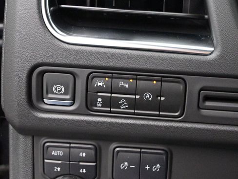 Used 2024 Chevrolet Suburban Premier image 27