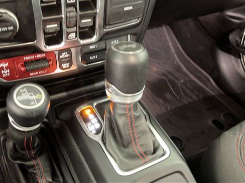 Used 2023 Jeep Wrangler Unlimited Rubicon w/ Cold Weather Group image 22