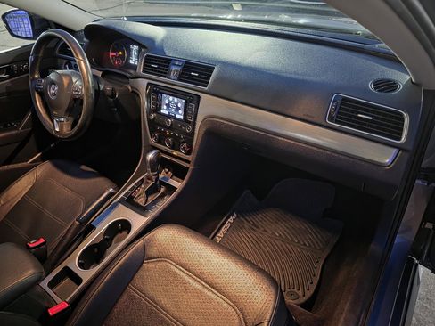 Used 2014 Volkswagen Passat TDI SE image 19