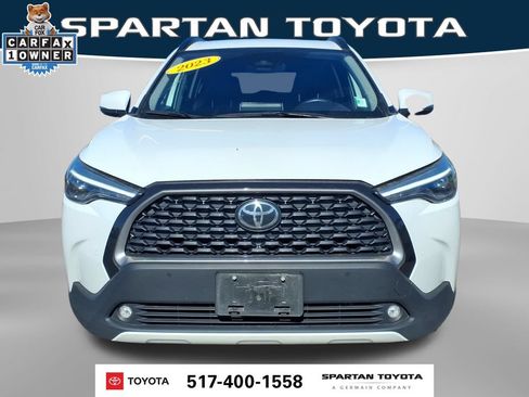 Used 2023 Toyota Corolla Cross XLE FWD image 2