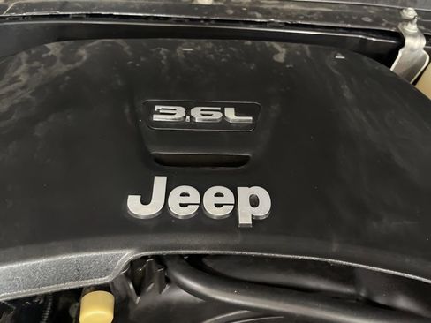 Used 2021 Jeep Wrangler Unlimited Sahara AWD/4WD image 10