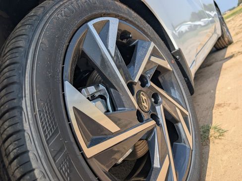 Certified 2025 Hyundai Elantra Sport FWD image 13