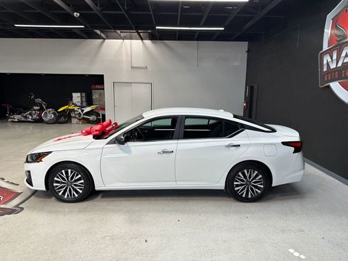 Used 2025 Nissan Altima 2.5 SV image 11