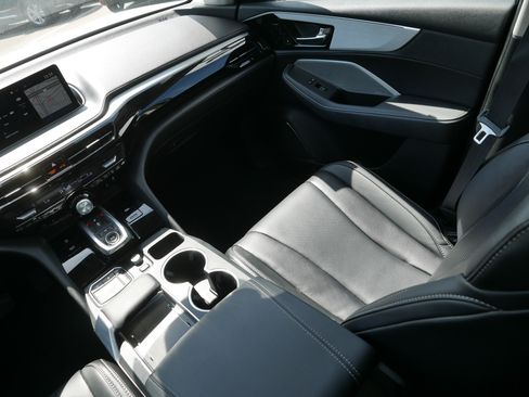 Certified 2024 Acura MDX SH-AWD w/ Technology Package image 11