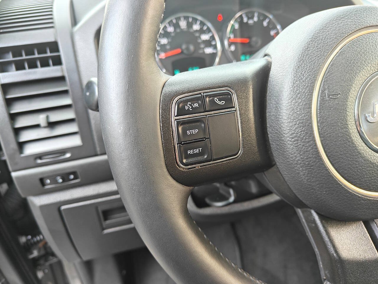 Used 2012 Jeep Liberty Sport AWD/4WD image 18