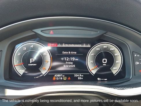 Used 2023 Audi Q8 Premium Plus w/ Premium Plus Package AWD/4WD image 16