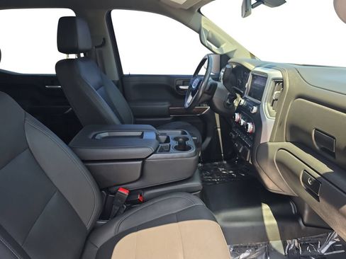 Used 2021 GMC Sierra 1500 SLT w/ X31 Off-Road Package AWD/4WD image 18