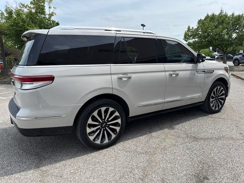 Used 2024 Lincoln Navigator Reserve AWD/4WD image 12