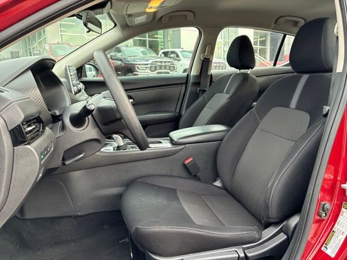 Used 2024 Nissan Sentra SV FWD image 11