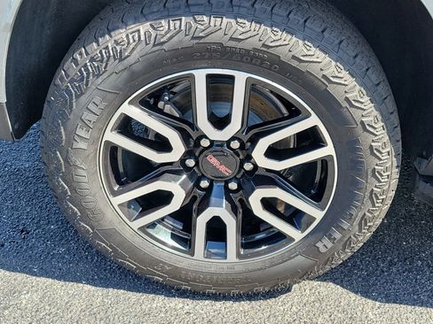 Used 2024 GMC Yukon AT4 AWD/4WD image 10