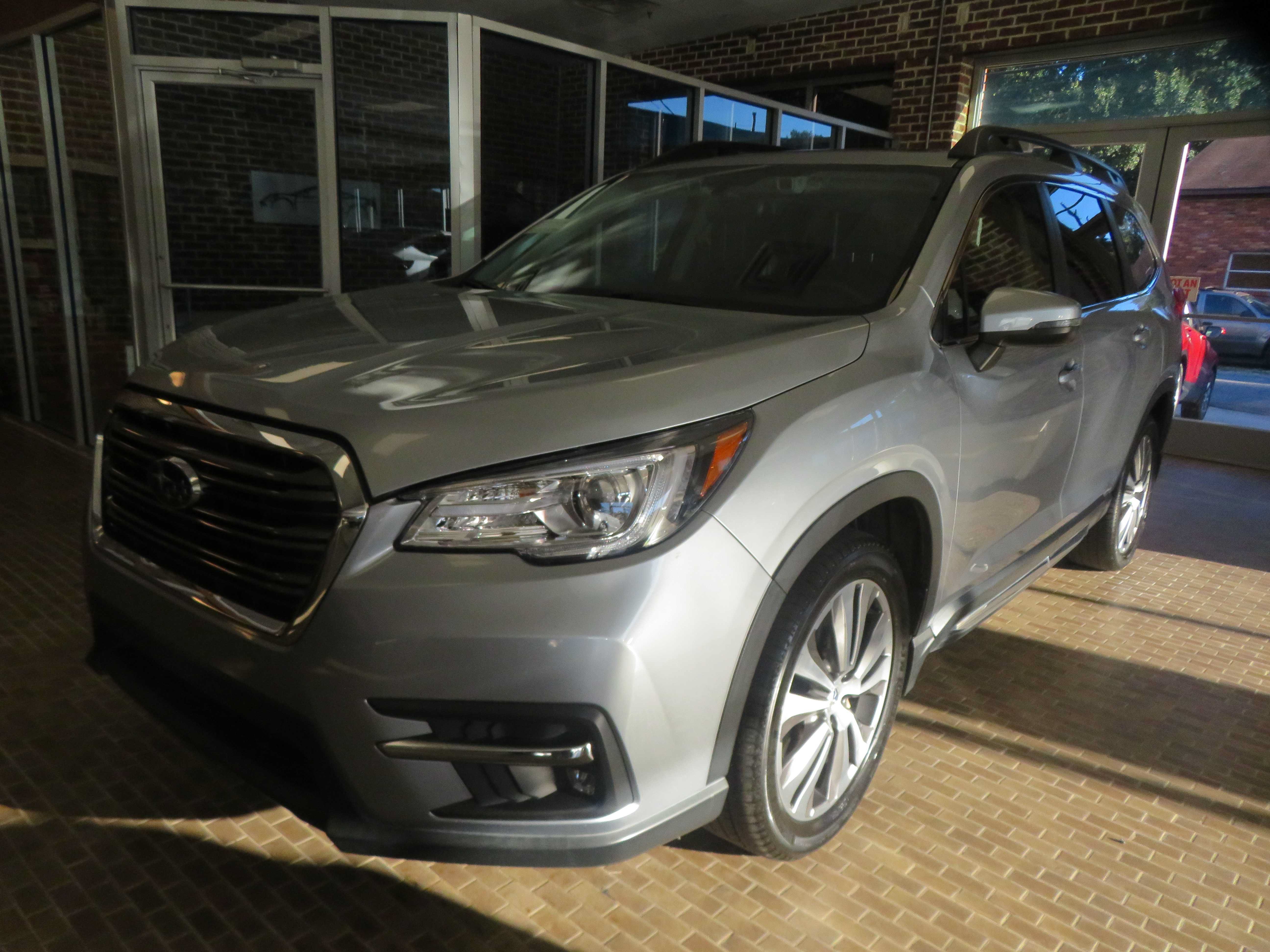 Used 2021 Subaru Ascent Limited w/ Technology Package AWD/4WD image 1