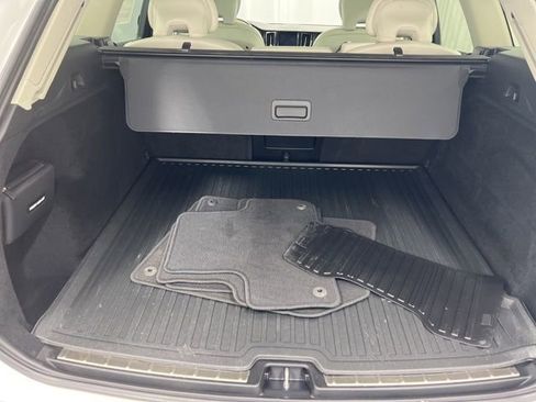 Used 2023 Volvo XC60 B5 Plus w/ Climate Package image 9