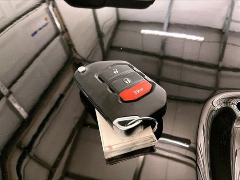Used 2025 Jeep Gladiator Sport AWD/4WD image 9