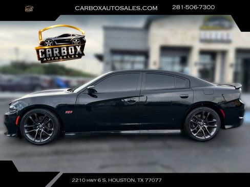 Used 2022 Dodge Charger Scat Pack w/ Plus Group RWD image 2