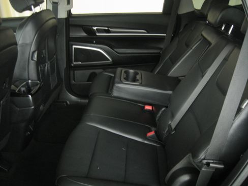 Certified 2023 Kia Telluride LX image 8