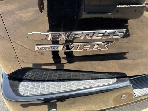 Used 2023 Chevrolet Express 2500 Extended RWD image 8