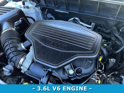 Used 2019 GMC Acadia SLT FWD image 32