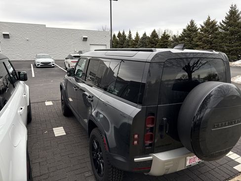 Used 2025 Land Rover Defender 110 S image 3