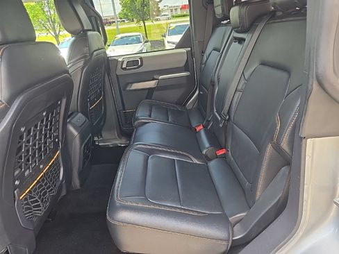 Used 2023 Ford Bronco Badlands w/ Sasquatch Package AWD/4WD image 37