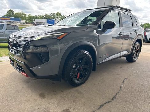 Used 2025 Nissan Rogue SV w/ Rock Creek Premium Package AWD/4WD image 4