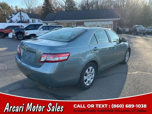 Used 2011 Toyota Camry LE image 5