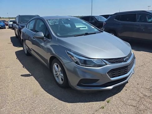 Used 2018 Chevrolet Cruze LT w/ Sun And Sound Package FWD image 1