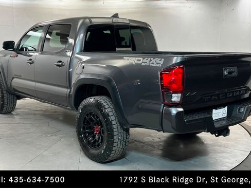 Used 2019 Toyota Tacoma TRD Off-Road AWD/4WD image 3