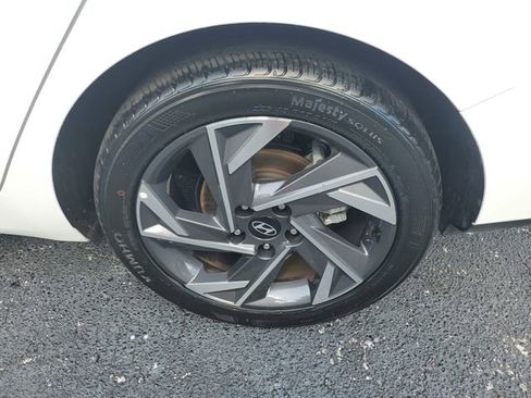 Used 2025 Hyundai Elantra SEL FWD image 29