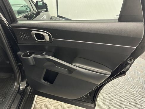 Used 2023 Kia Sorento LX image 16