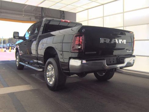 Used 2025 RAM 2500 Big Horn AWD/4WD image 4