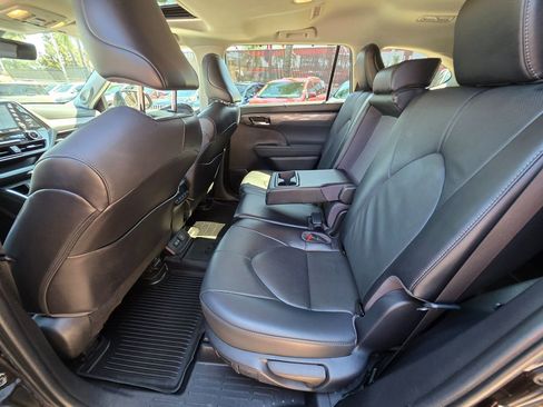 Used 2022 Toyota Highlander Limited image 26