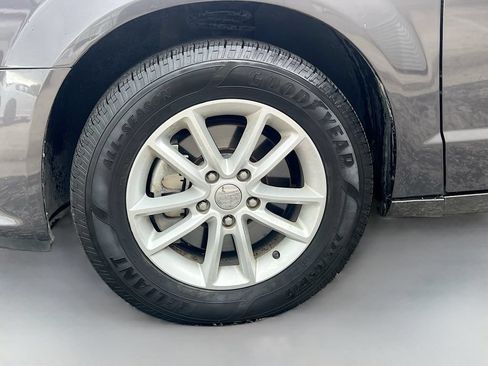 Used 2019 Dodge Grand Caravan SXT FWD image 31