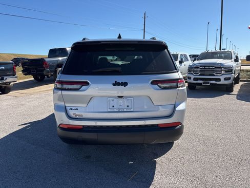 New 2025 Jeep Grand Cherokee L Limited w/ Trailer Tow Package image 4