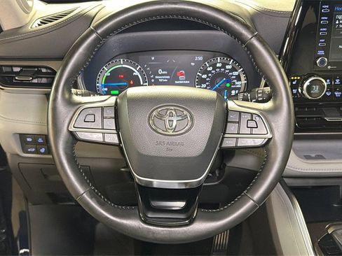 Used 2021 Toyota Highlander Limited image 19