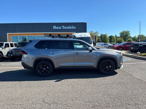 Used 2025 Toyota Grand Highlander AWD Hybrid image 10