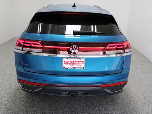 Used 2024 Volkswagen Atlas Cross Sport SE FWD image 8