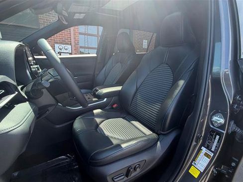 Used 2022 Toyota Highlander XSE FWD image 30
