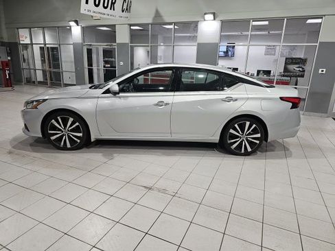 Certified 2019 Nissan Altima 2.5 Platinum image 4