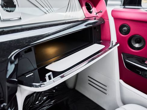 Used 2023 Rolls-Royce Phantom Sedan RWD image 95