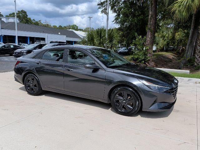 Certified 2021 Hyundai Elantra SEL FWD image 3