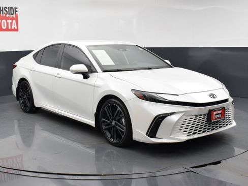 Used 2025 Toyota Camry XSE FWD image 6