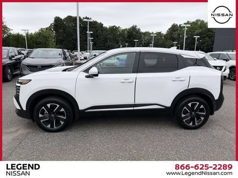 Used 2025 Nissan Kicks SV AWD/4WD image 7