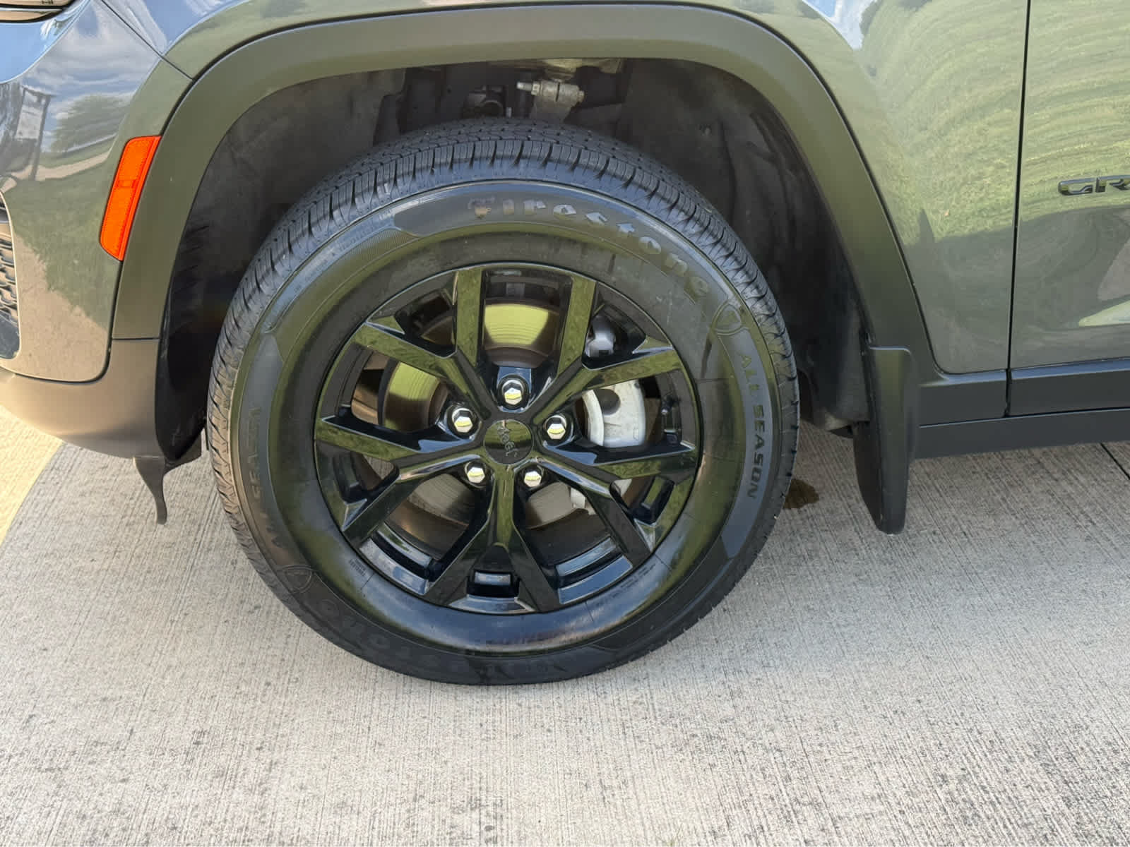 Used 2025 Jeep Grand Cherokee Altitude AWD/4WD image 9