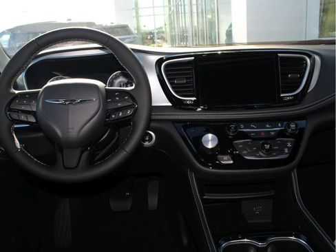 New 2026 Chrysler Pacifica Limited w/ S Appearance Package image 24