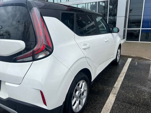 Used 2024 Kia Soul S FWD image 3