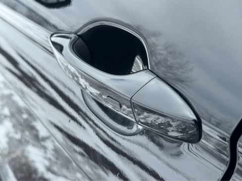 Certified 2024 Volkswagen Tiguan SE image 9